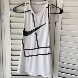 Nike workout tennis tank